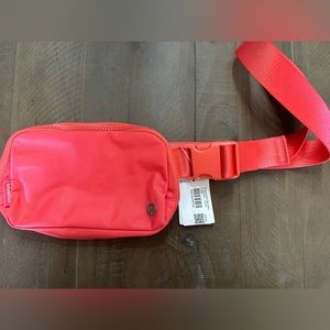 New Lululemon Athletica Everywhere Belt Bag (EBB) 1 Liter, Pale Raspberry, NWT